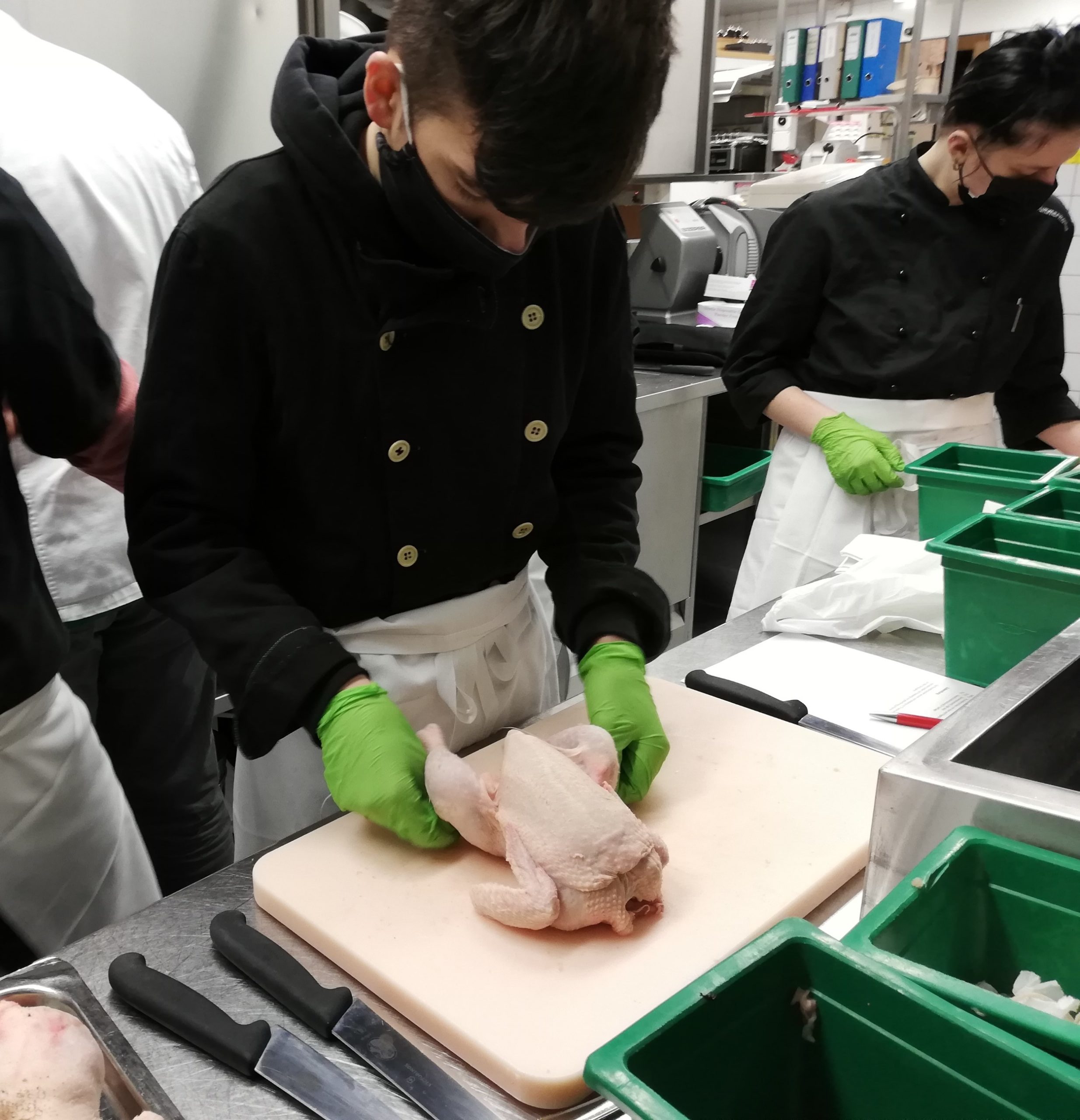 Ausbildung Blockwoche Poulet rüsten und kochen